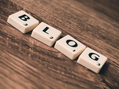 Le mot blog sur un bureau